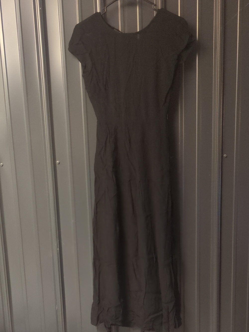 Black Cap-Sleeve Maxi Dress